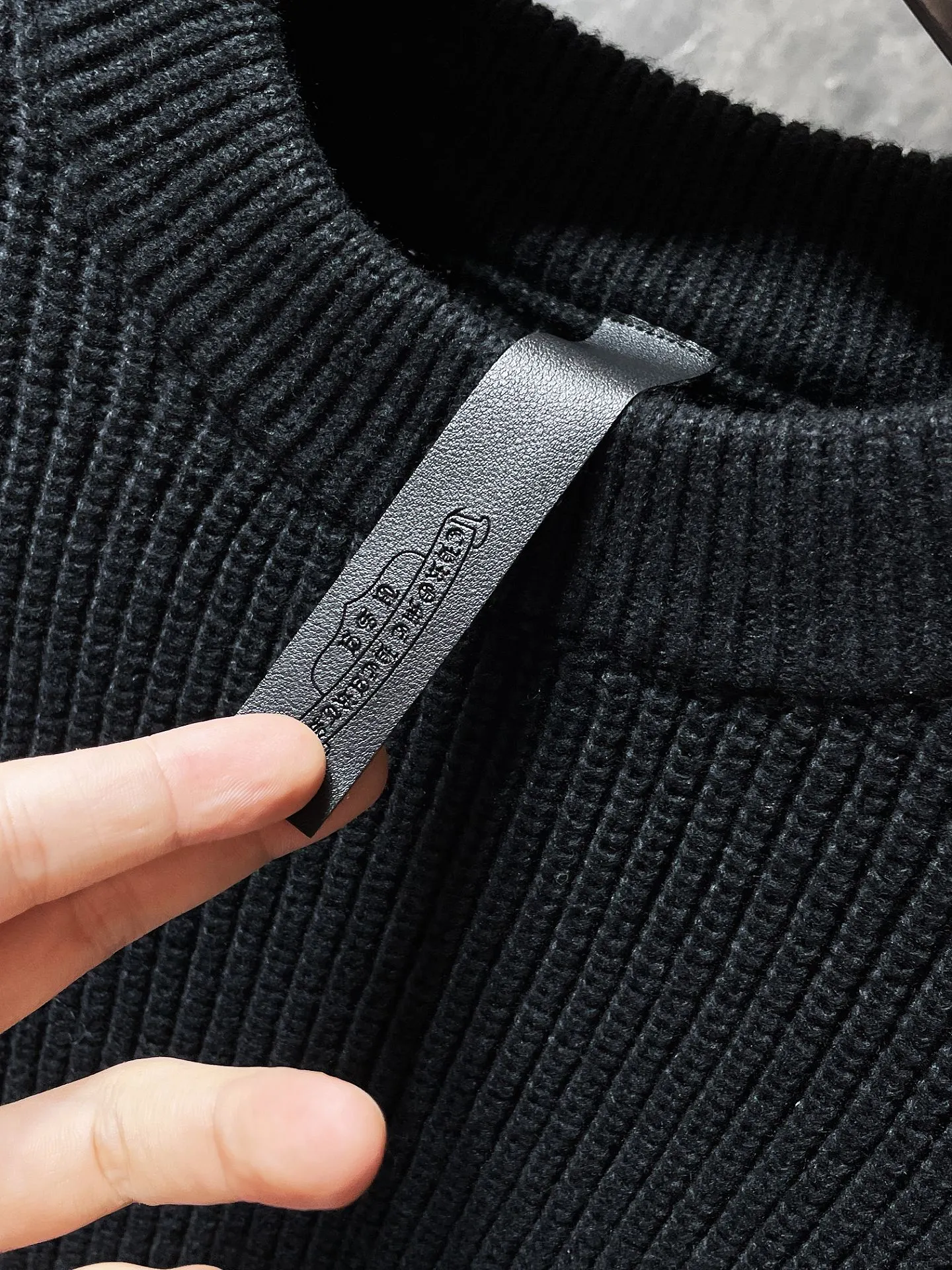 P276 Chrome Hearts Autumn and Winter Sweater Series Round-neck sweater with zipper design Full-body customized high-weight zipper Special treatment on cuff zipper Selected high-quality wool and 100% cotton knitted fabric Non-common version on the market! ! Recommended color: black Size: S, M, L, XL